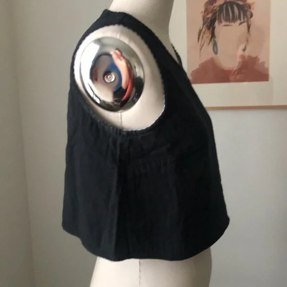 Swingy Cropped Black Gauze Tank Top - Picture 3 of 11